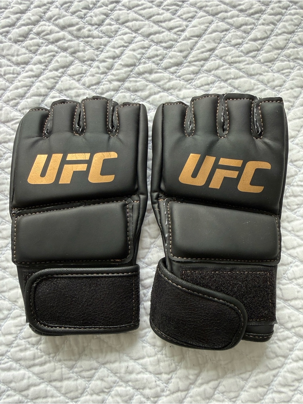 UFC Black and Gold MMA Training Gloves Size M/L